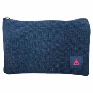 DELTA AIRLINES mini in-flight amenity kit and slippers